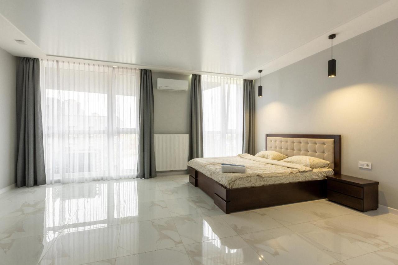 Vip Apartment Near Center Lviv Luaran gambar